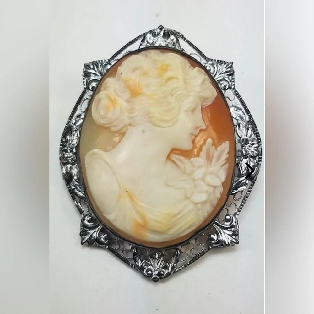 Vintage Ornate Silver Tone Shell Cameo Brooch. - Picture 1 of 5